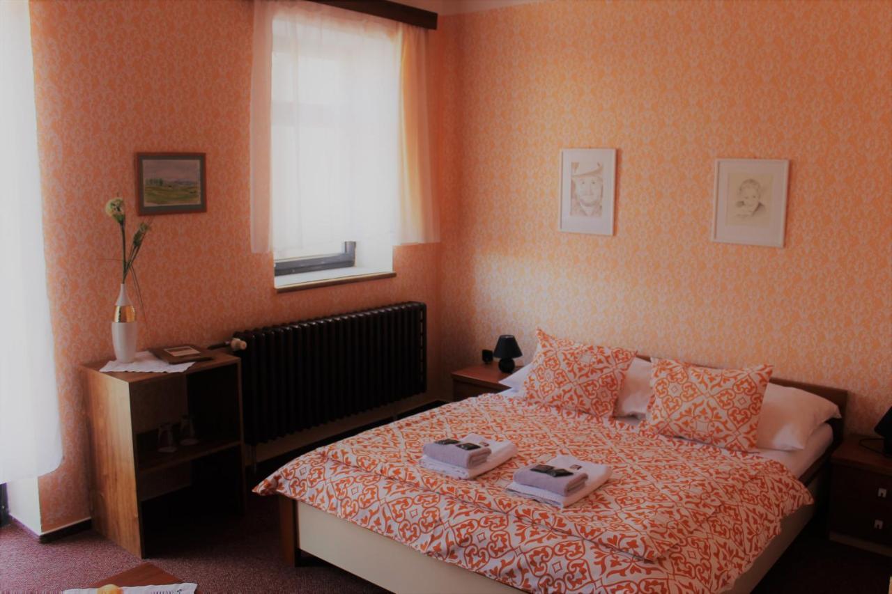 Hotel Pansky Dum ชัมแบร์ก ภายนอก รูปภาพ