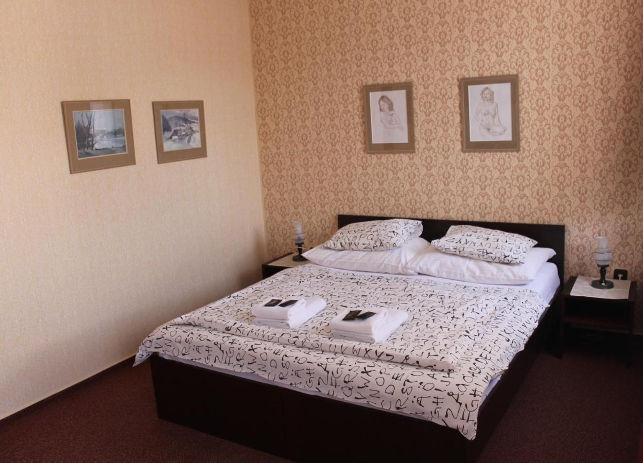 Hotel Pansky Dum ชัมแบร์ก ภายนอก รูปภาพ