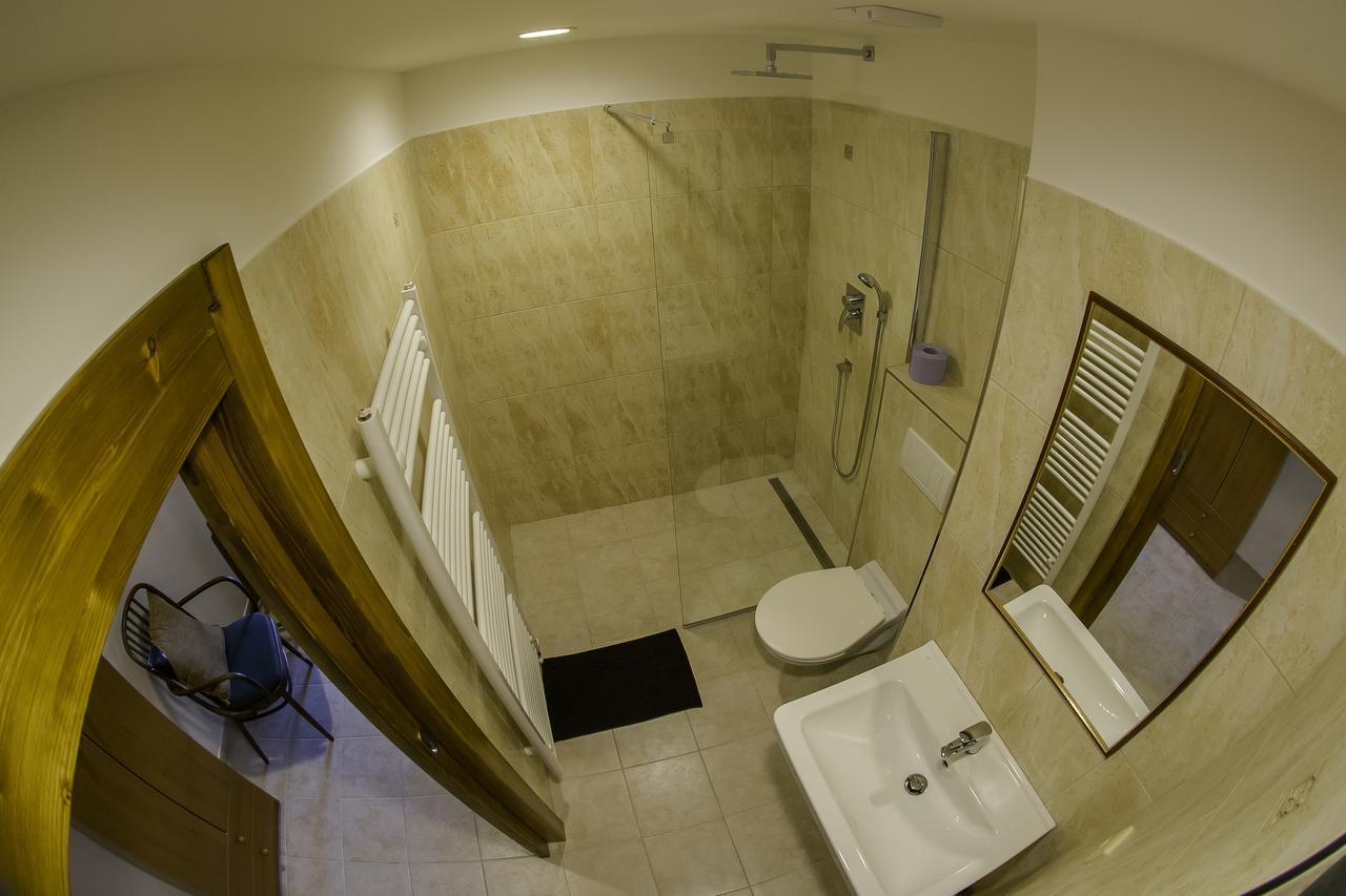 Hotel Pansky Dum ชัมแบร์ก ภายนอก รูปภาพ